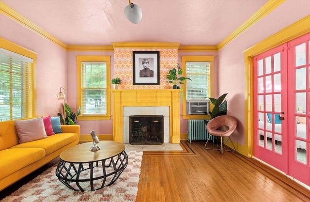 The Taylor Swift + Dolly Mansion Music Row