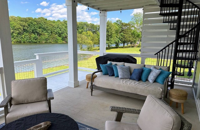 The Tennessee Pearl lakefront home, amazing views and lots of lake toys and fun!