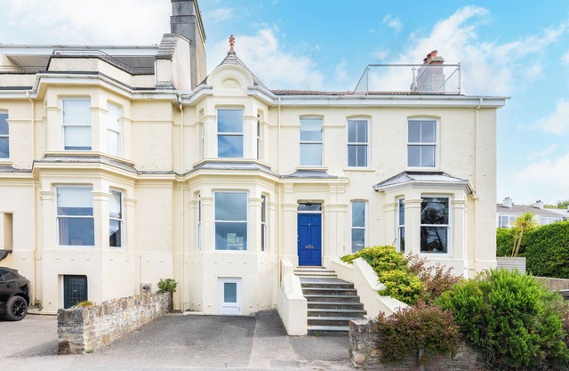 THE TERRACE 2, family friendly, character holiday cottage in Rock
