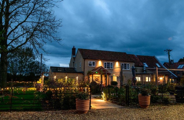 The Three Horseshoes