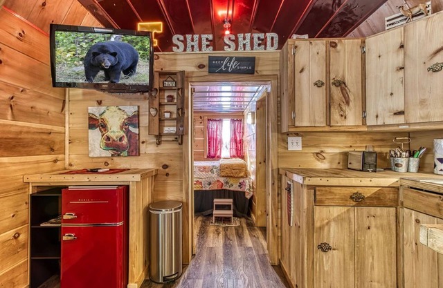The Tiny Barn, $1089 FREE tickets each paid day, Dollywood and More!