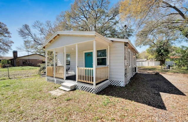 The Tiny Cottage | Located In Central Tampa