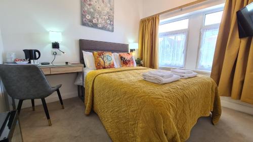 The Torland - Paignton Seafront - free parking, all rooms en-suite