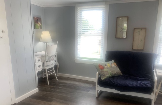 The Tree House private space 1 bed super cute historic area !