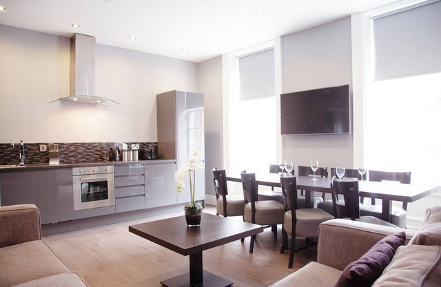 The Triplex Georgian Apartment (Sleeps 11)