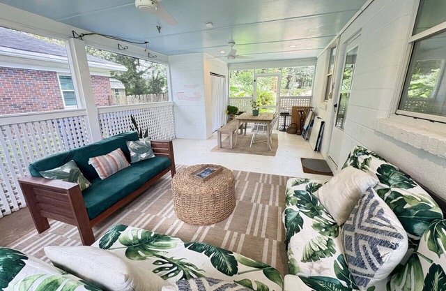 The Tropic - Large Jungly Oasis, Great for Groups