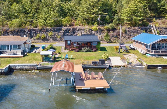 Le Trottage: "Maison moderne 2 chambres au lac Seneca"