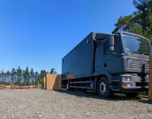The Truck With Private Hot Tub - Forest View