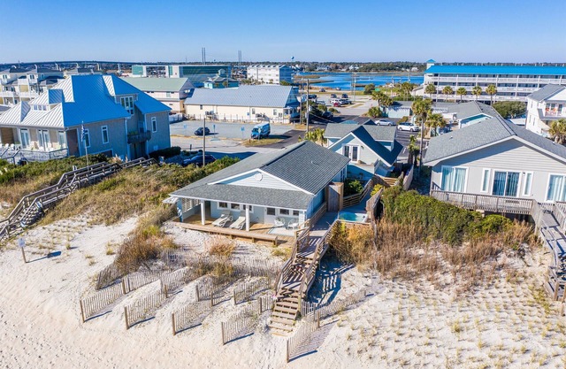 The Turtle's Nest- Oceanfront Cottage - Hot Tub - Dog Friendly