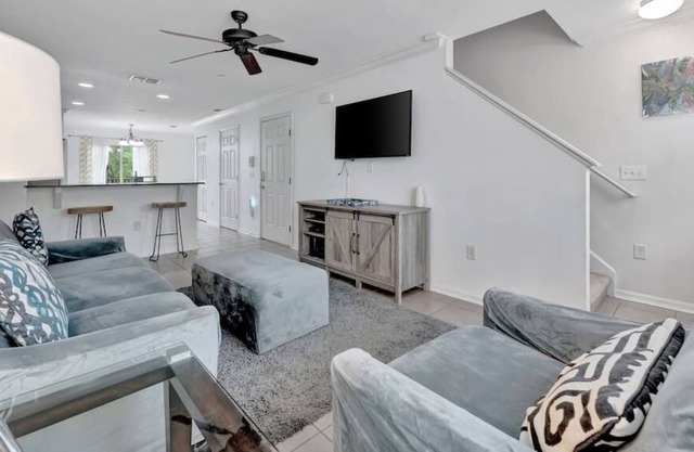 The Tuscan Townhome - 2/2.5 Family Friendly Rental