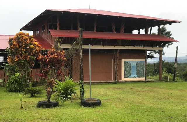 La maison de bois tordue