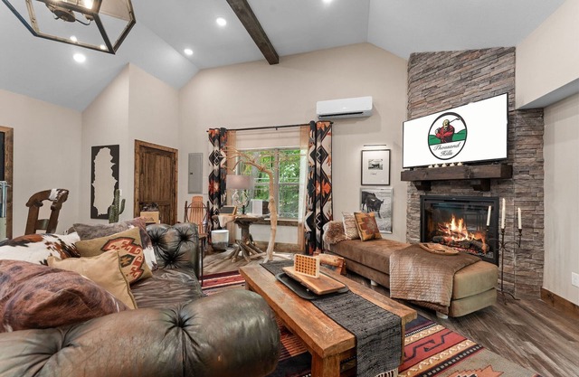 The Ultimate Couples' Escape w/Hot Tub & Firepit