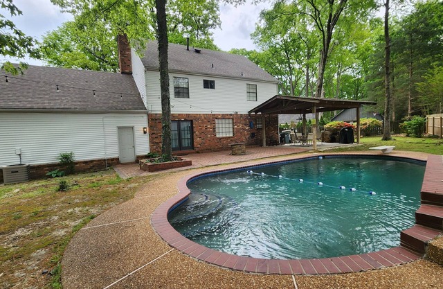 Modern Vast Southern Home with Pool Near Shops