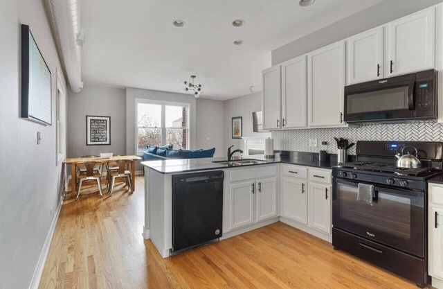 Près du centre-ville! 2 chambres 2 salles de bain Condo - entièrement nommé