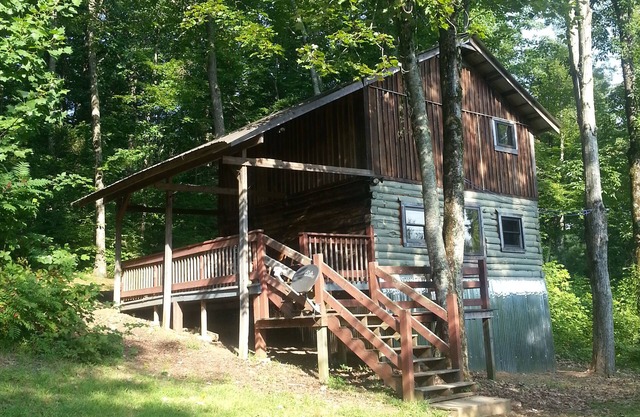 Cabane en rondins rustique sur 25 Acre Mountain Retreat, détendez-vous avec la nature, l'étang et le ruisseau!