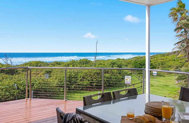 The Vibe Beach House - direct beach access, views, spa, pizza