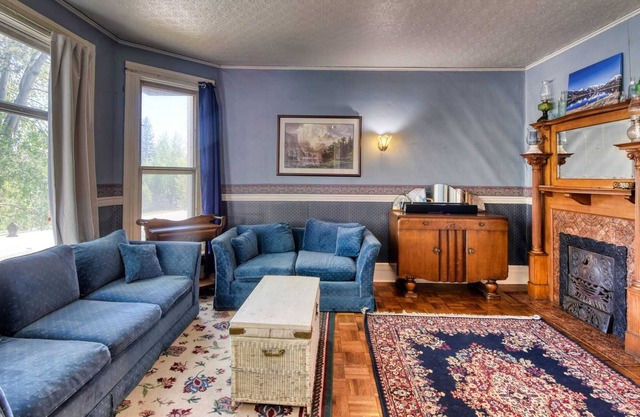 The Victorian Aspen Grove- 2bd w/ Sauna & Gym