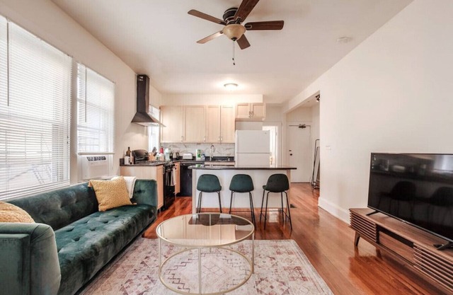 The Villa Emerald 1B Walk to Downtown Covington