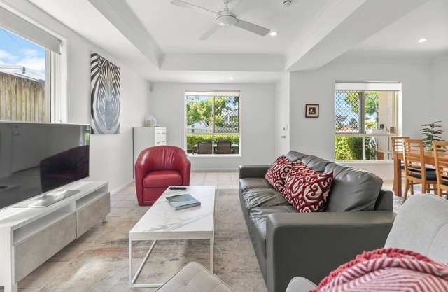 The Villa on Shire Comfort near Coorparoo Square