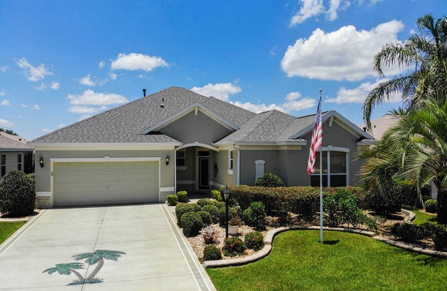 The Villages Golfers Paradise near Sumter Landing 3 BD / 2 BA with golf cart