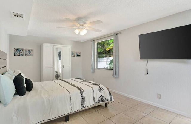 The Villas at Madeira 2, Walk 2 Beach + Johns Pass