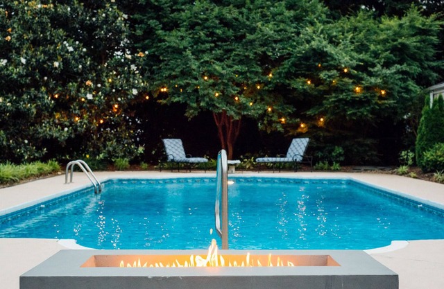 Près de tout (emplacement, wow) dans une maison privée avec piscine! "La ville"