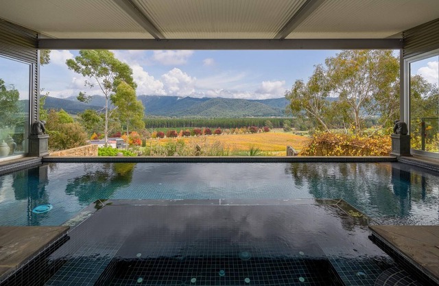 The Vineyard Residence - Feathertop Winery Private Estate