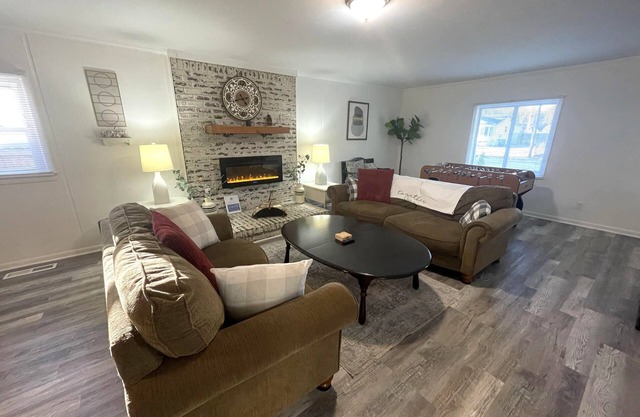 Stay @ The Vista - Stunning Remodel 14 min. to DT
