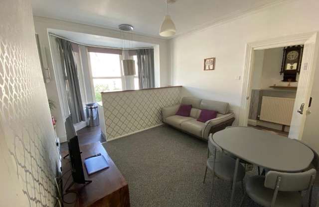The Walnut Suite lovely one bedroom flat in Stoke.