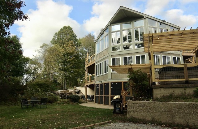 LA RETRAITE DE WALKOUT & HILLTOP À WATERFALL, SLEEPS 12+, 4BR * 2BA