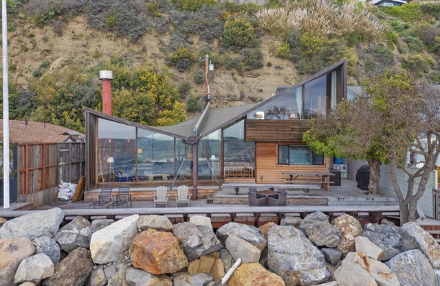 The Waves: Spacious 4-Bedroom Beach Home Near Seacliff State Beach