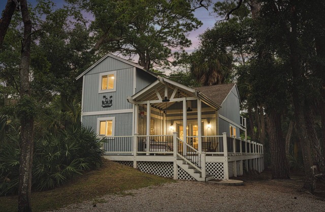 The Webber · Boho Beach House w Private Patio and Golf Cart