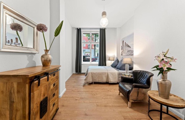 The Weichsel - Group Flat in Central Berlin, Family-Friendly, 3BR, 2 bath rooms, 4- 6 Guests