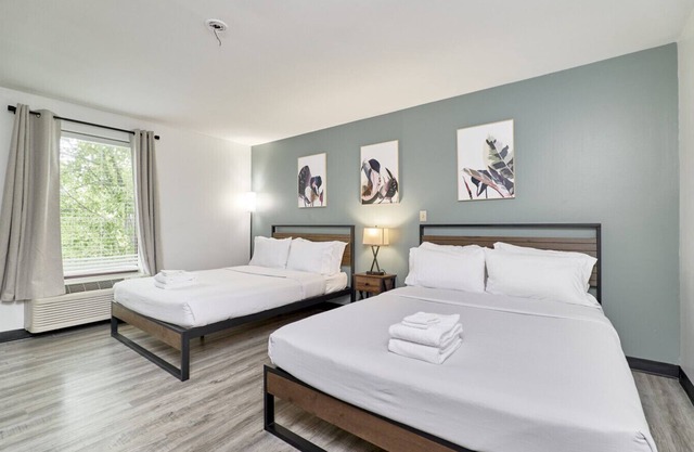 The West End - 2 Queen Beds