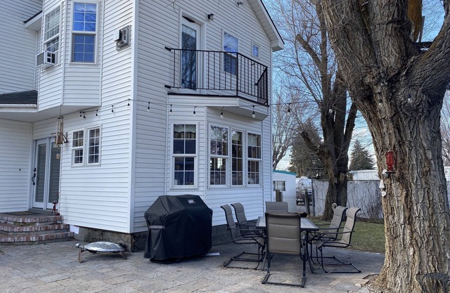 THE WHITE HAVEN 5 beds, large yard, pets