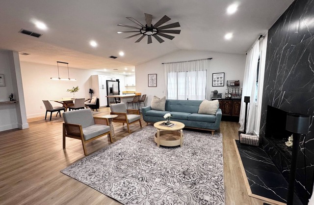 The White House+Pet Friendly