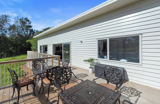 The Whitehouse - Lepperton Holiday Home