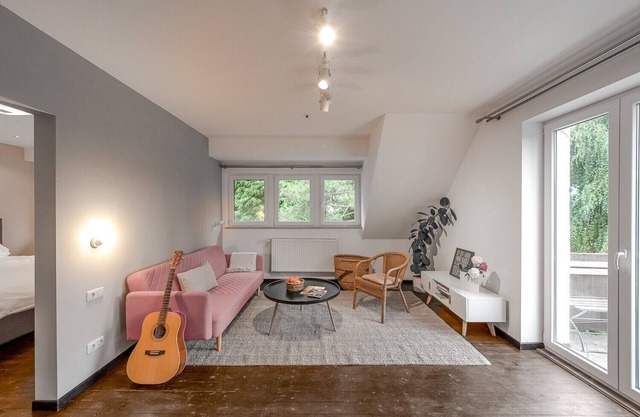 The meadow house: living directly on the Rhine