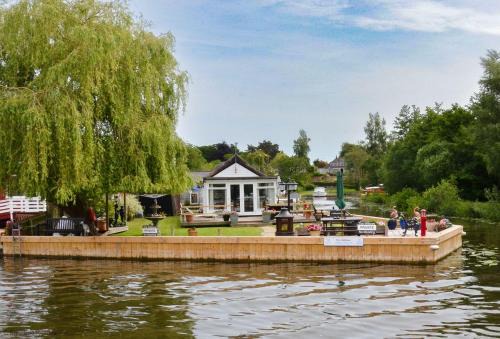 The Willows in the center of the village in Horning
