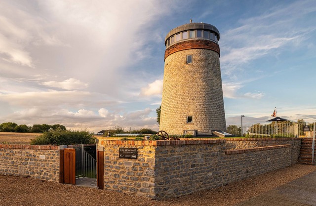 Moulin à vent historique avec vue panoramique, escapade parfaite pour deux