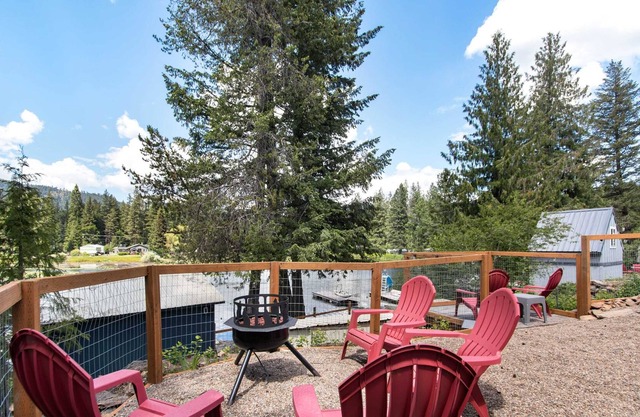 The Wolf Den | A Cozy Rathdrum Voyage