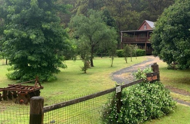 THE WOLLOMBI TREEHOUSE