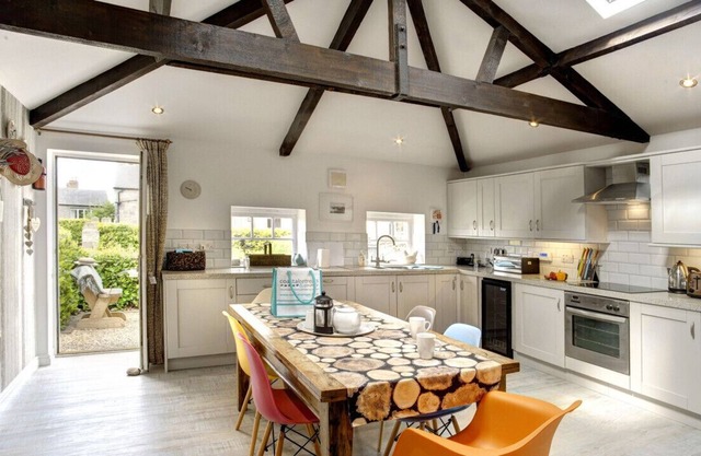 The Wood Store - Three Bedroom House, Sleeps 6