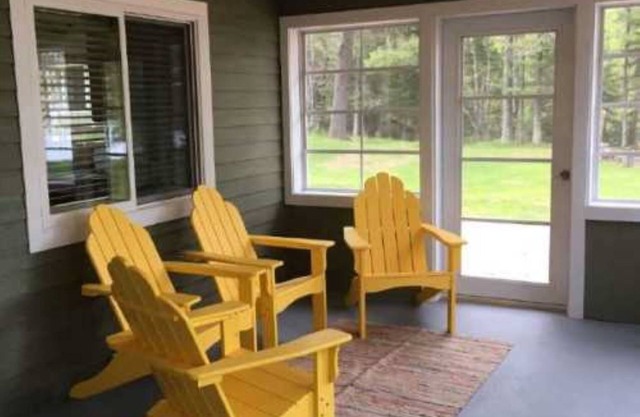 Yellow-Cabine-de Luxe-Vue sur Lac-Salle de bain privée séparée