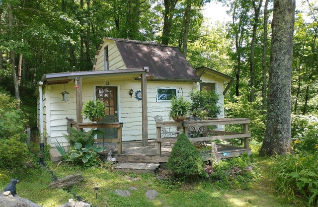 The Zen Den on Loma Linda Farm Location and Comfort, Highlands