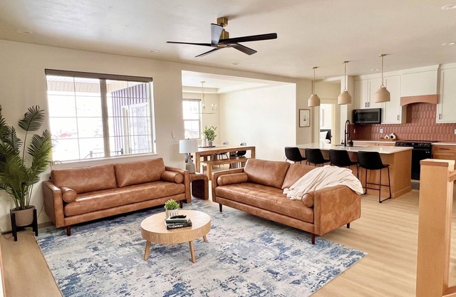 Theater, Shuffleboard, Arcade! New Home Downtown Lava Sleeps 20+