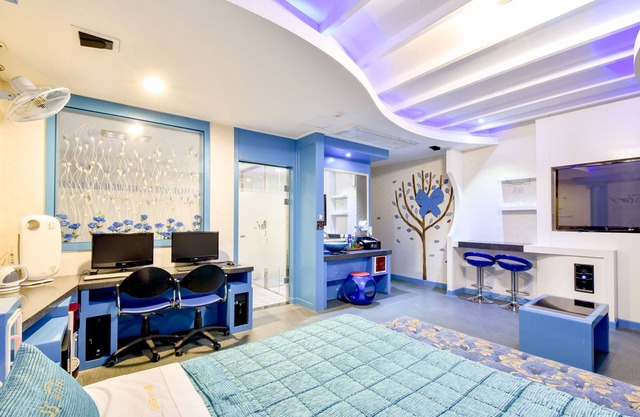 Thebay Hotel