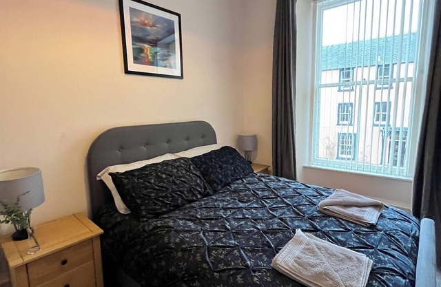 @TheFlatInJed: Fully serviced 2 bedroom apartment in Jedburgh, sleeps 4.