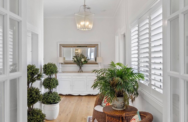 Theo's - on Hopetoun