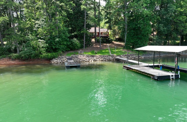 Cozy cottage Breathtaking View/lakefront /PRIVATE DOCK steps to deep water